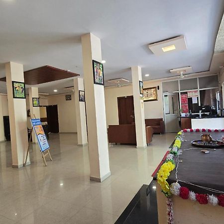 Hotel Maheshwari Green'S 우자인 외부 사진