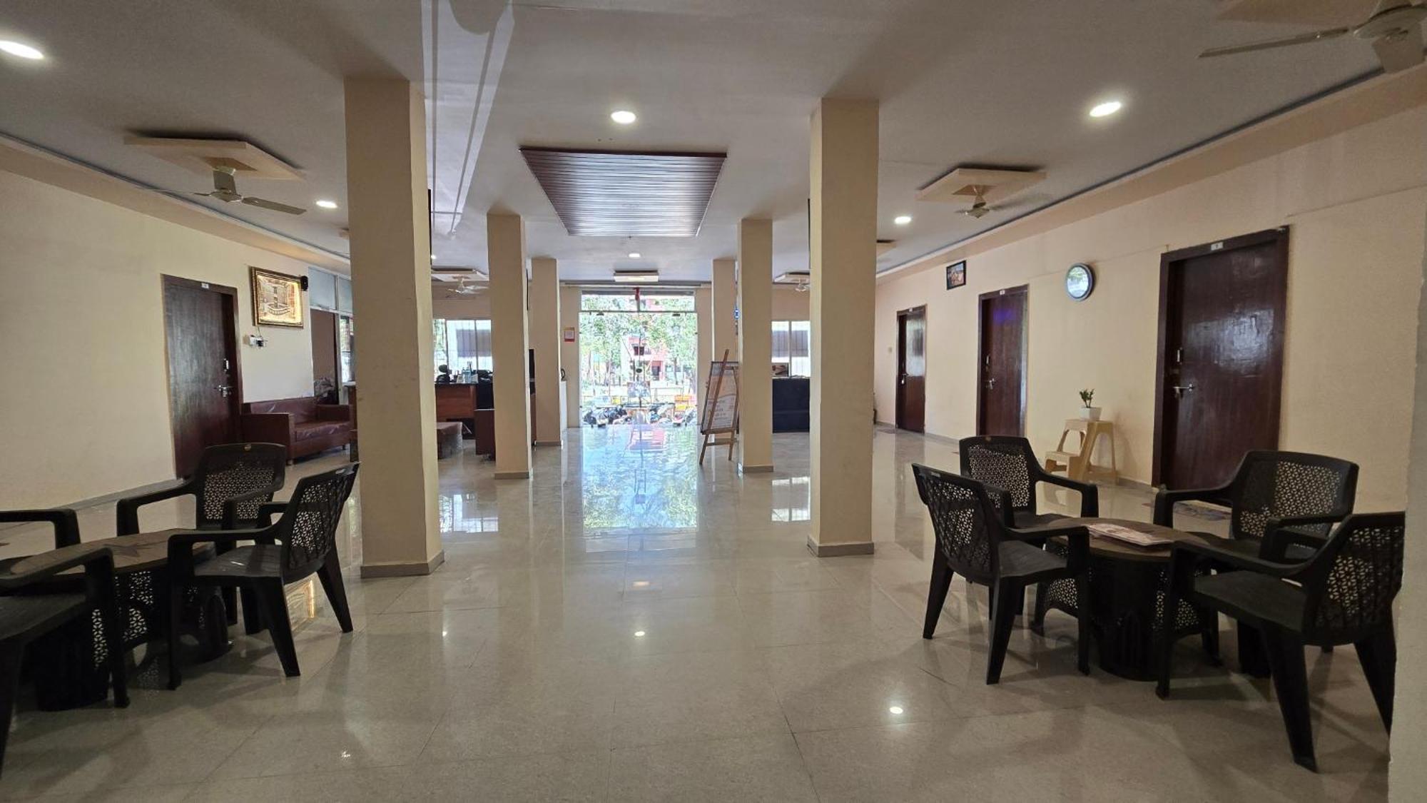 Hotel Maheshwari Green'S 우자인 외부 사진
