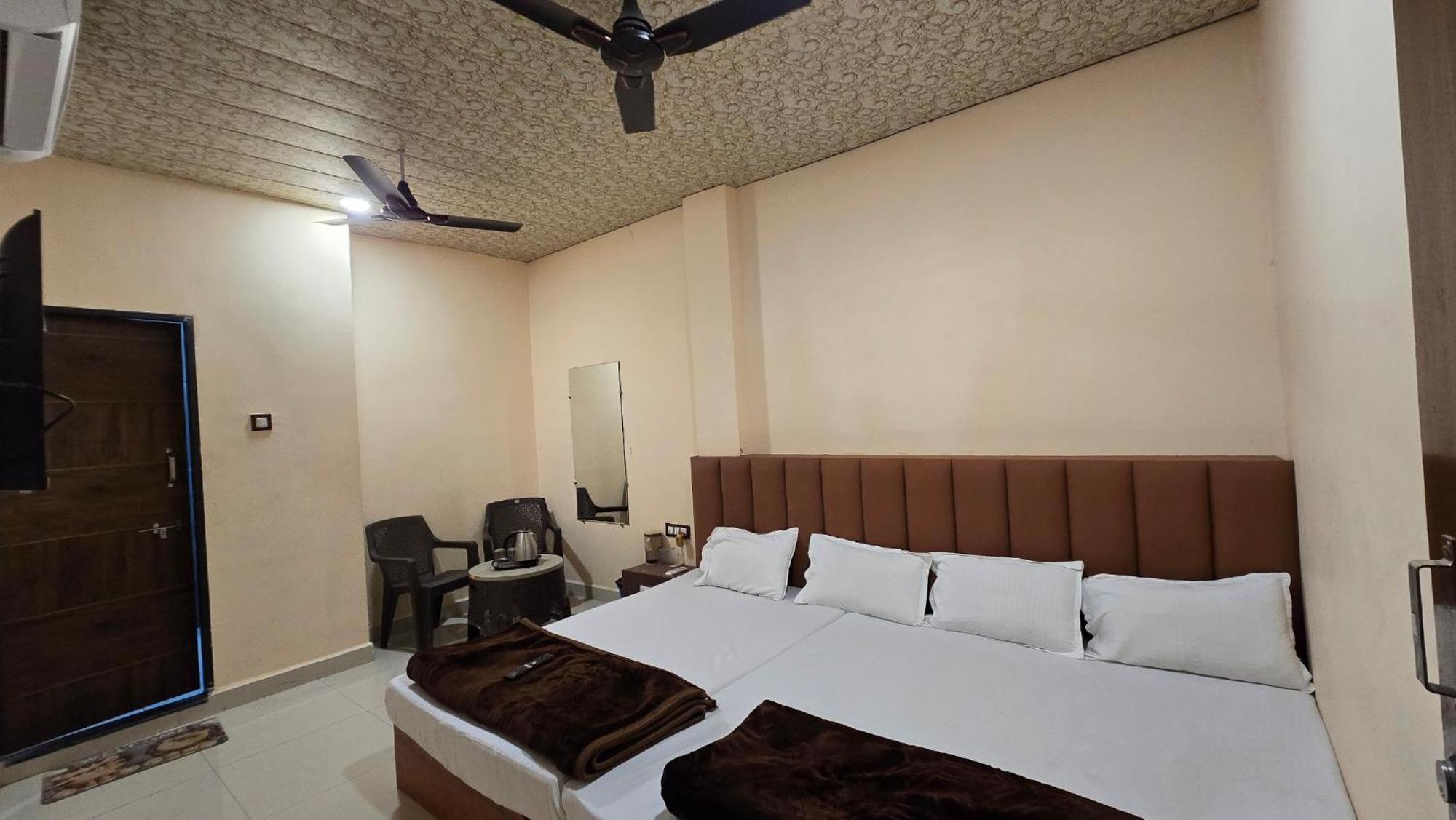 Hotel Maheshwari Green'S 우자인 외부 사진