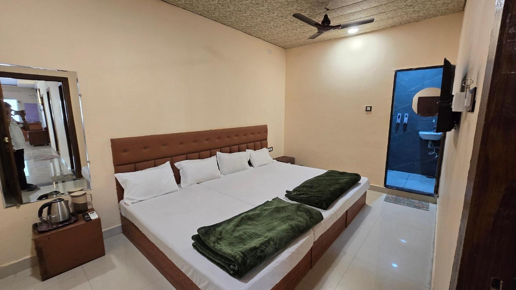 Hotel Maheshwari Green'S 우자인 외부 사진