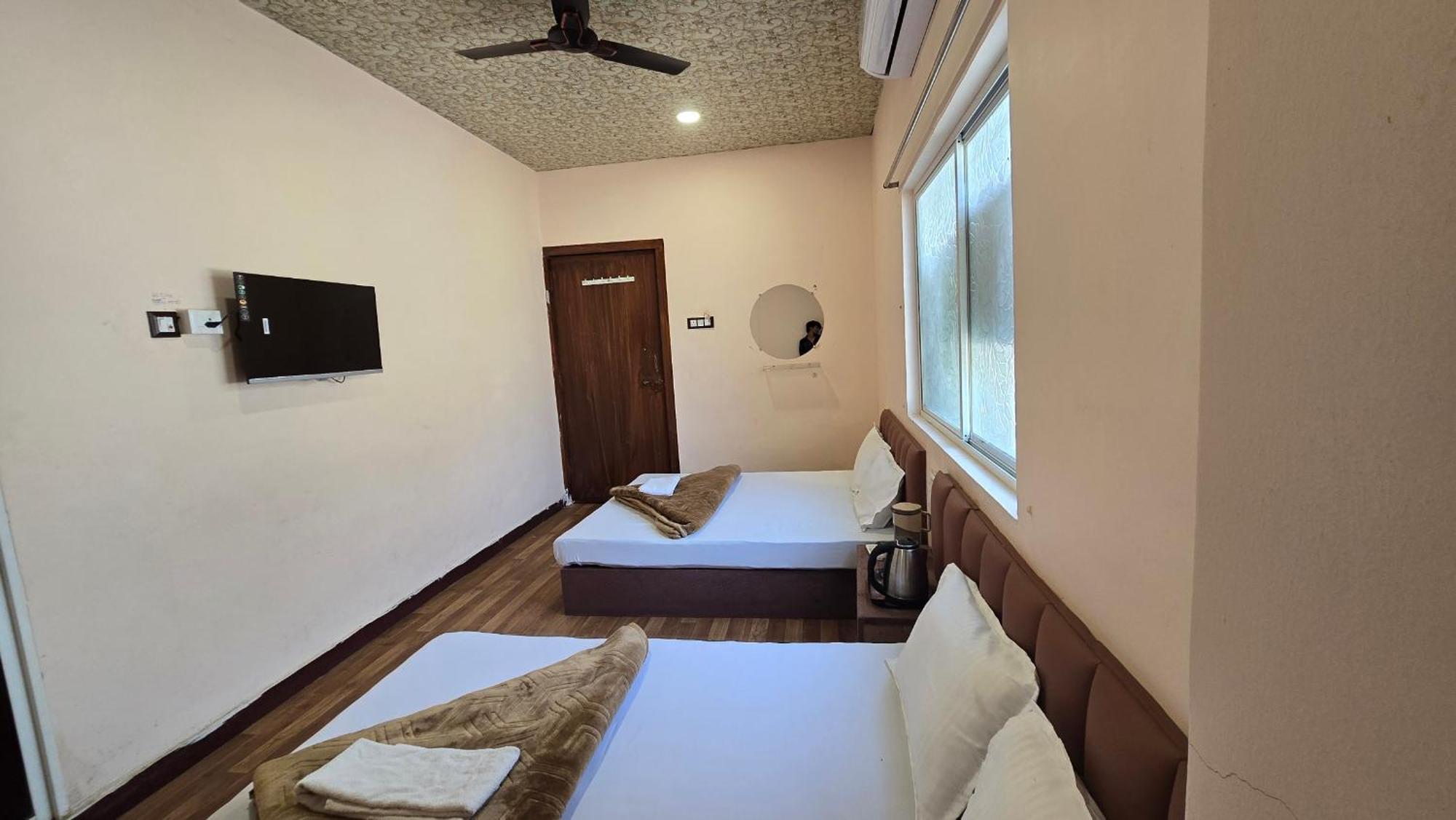 Hotel Maheshwari Green'S 우자인 외부 사진