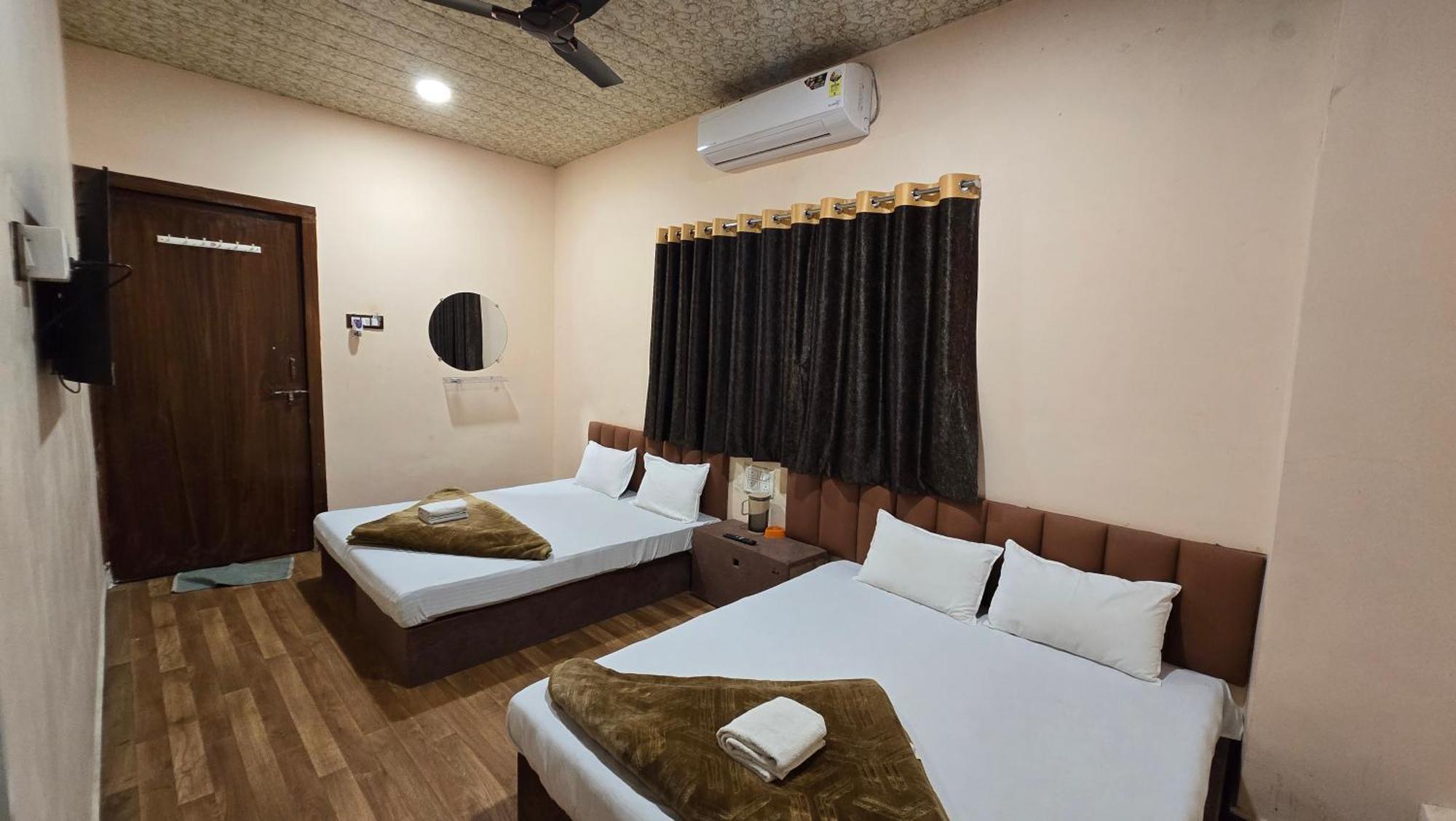 Hotel Maheshwari Green'S 우자인 외부 사진