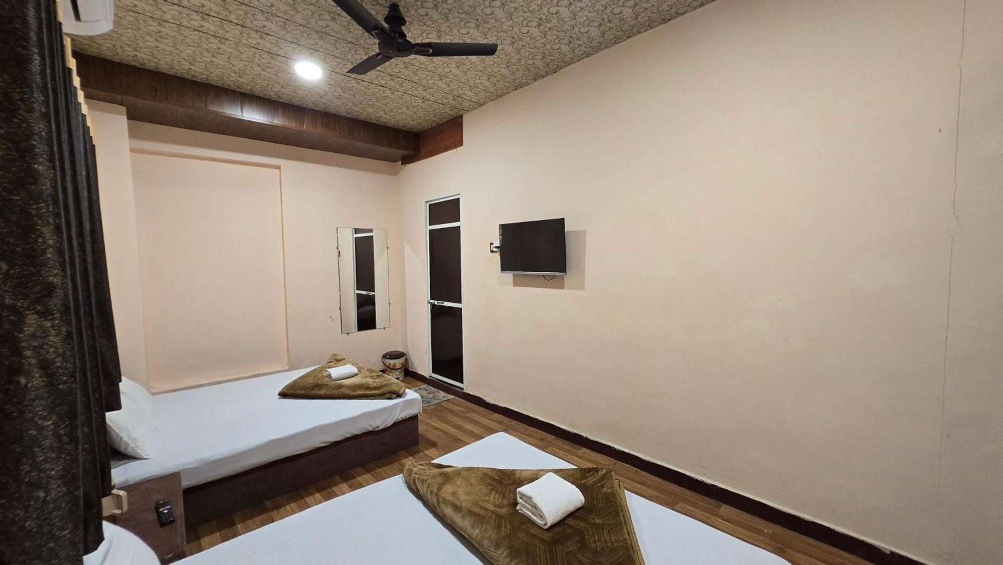Hotel Maheshwari Green'S 우자인 외부 사진